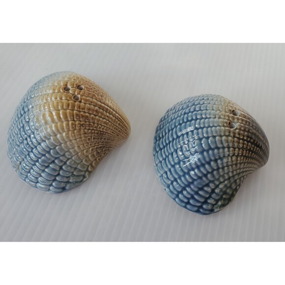 Seashell Salt & Pepper Shakers Set Blue Nautical Beach Tan Ombre Cockle Shell - Picture 6 of 6